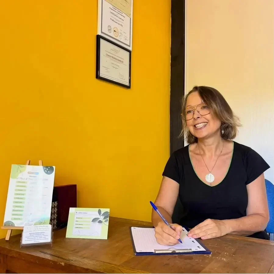 Karine Lanniaux à son bureau, au cabinet de Foix